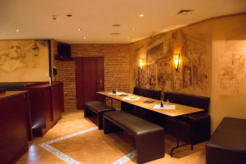 Hotel Reifenstein Kleinbartloff Extérieur photo